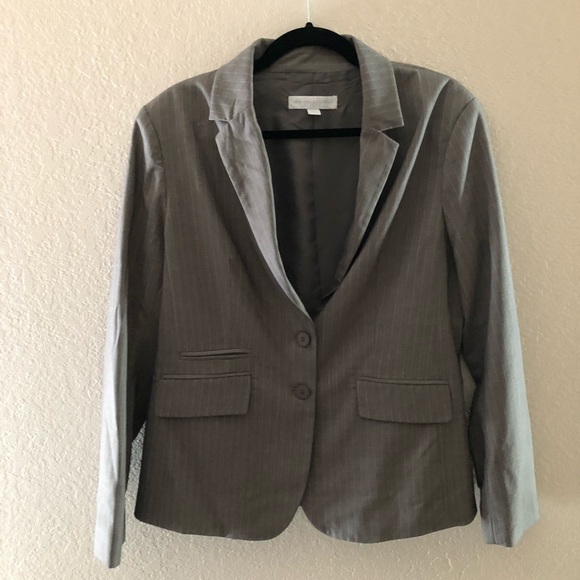 NY and Co Grey Suit - Picture 5 of 6
